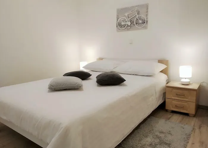 アパート Agava ニン