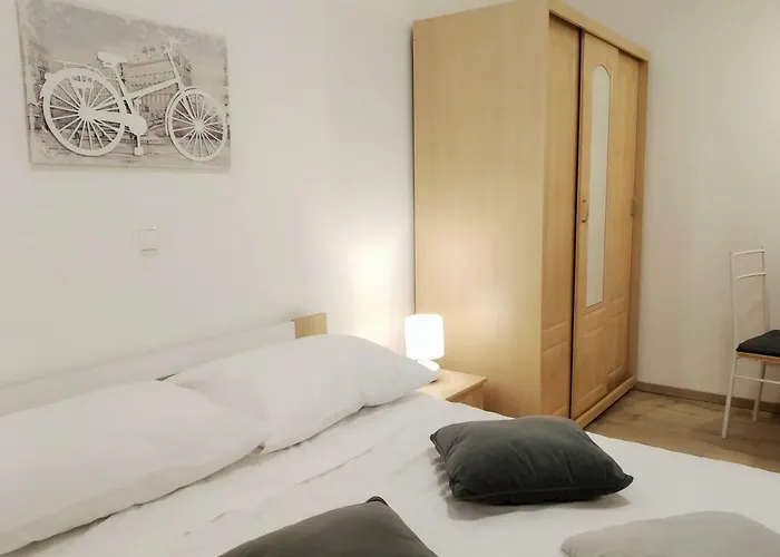 アパート Agava ニン